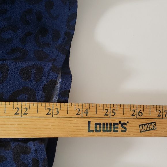 New Womens LOFT Long Sleeve Royal Blue Leopard Print Top - Picture 3 of 8